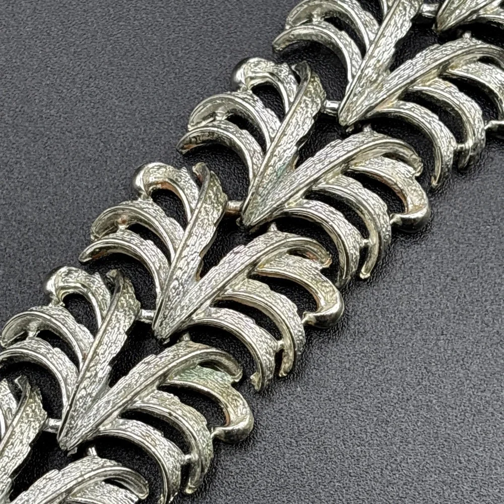 Signed Coro Textured Silver Tone Leaf Like Pattern Linked Vintage Bracelet